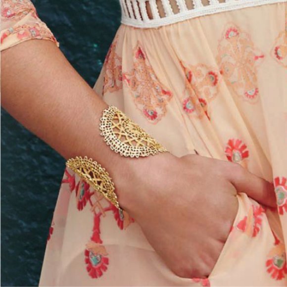 NEW Stella & Dot Gold Tone Alila Lace Cuff - Picture 4 of 8